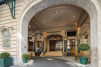 Wejście do hotelu InterContinental Le Grand w Paryżu.