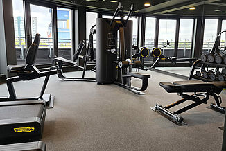 Studio fitness w hotelu SANA w Berlinie z podłogą sportową REGUPOL sonusfit i REGUPOL everoll.