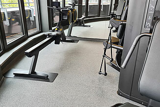 Studio fitness w hotelu SANA w Berlinie z podłogą sportową REGUPOL sonusfit i REGUPOL everoll.