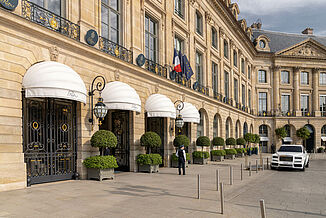 Fasada prestiżowego hotelu Ritz w Paryżu.