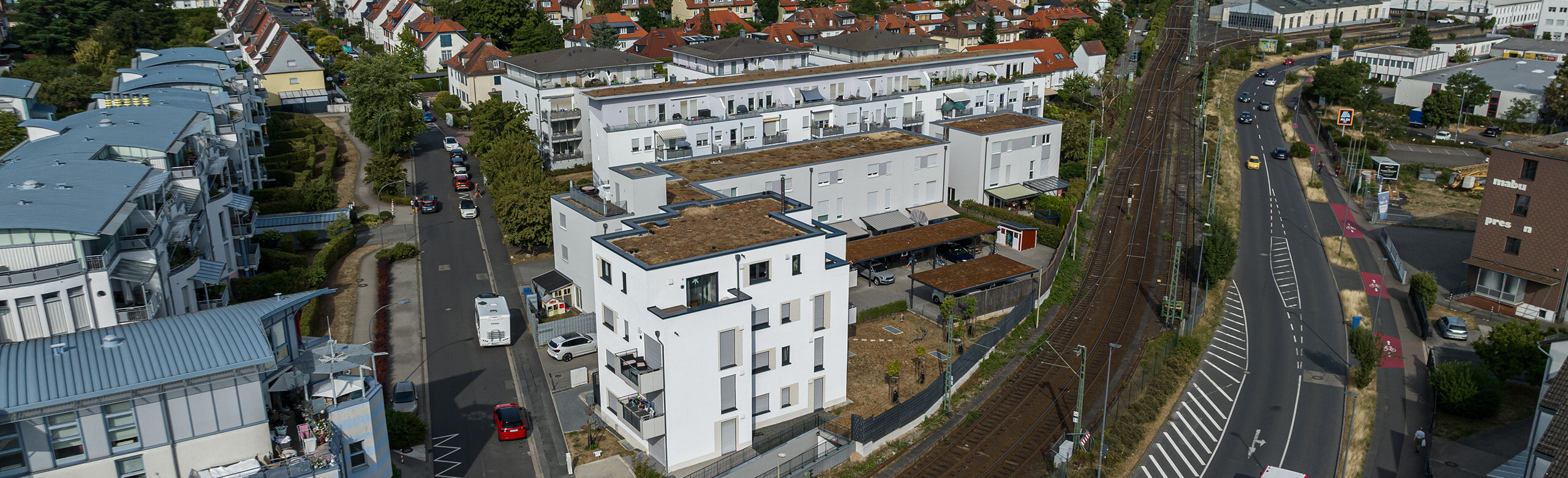 Aerial view of an apartment block directly on the railway tracks in Oberursel.